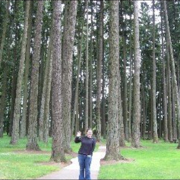 Meet your Posher, Erica - Picture 2 of 2